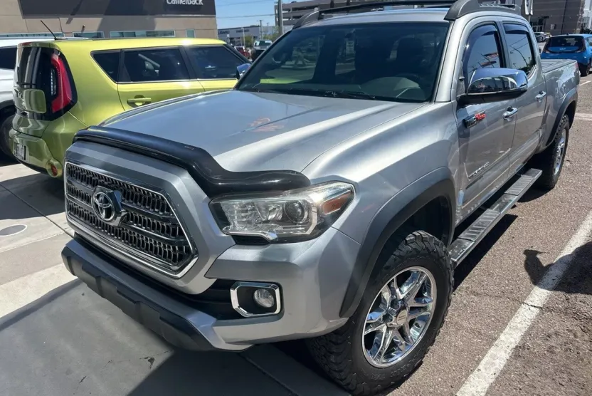 2017 Toyota Tacoma TRD Off-Road photo 1