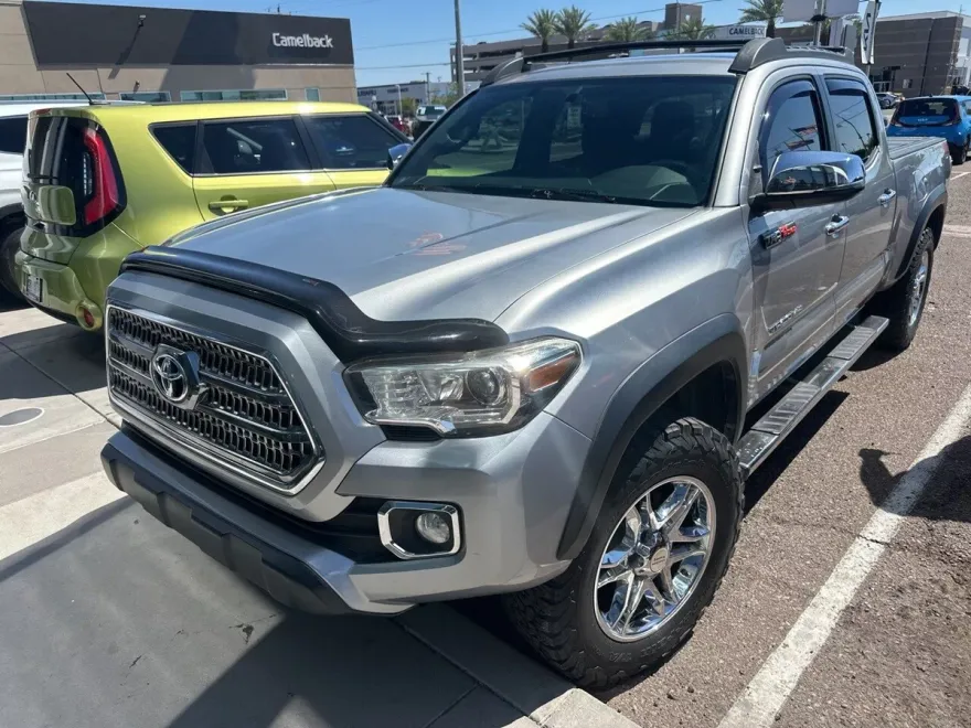 2017 Toyota Tacoma TRD Off-Road photo 1