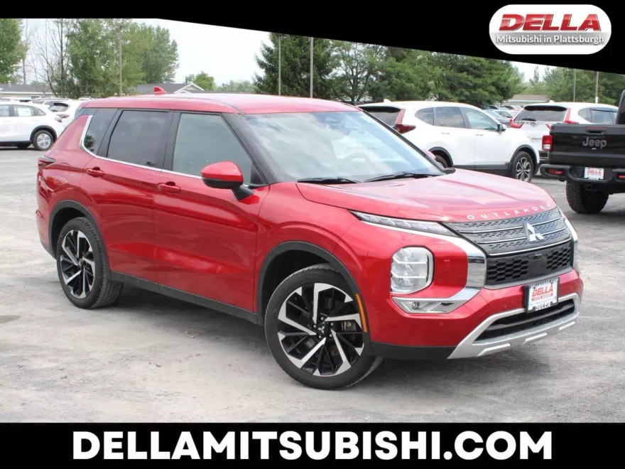 2024 Mitsubishi Outlander SE photo 1