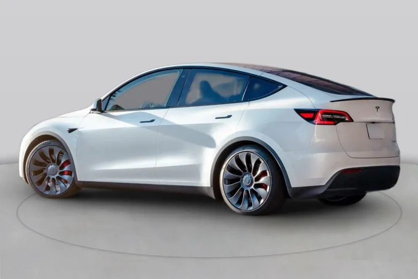 2024 Tesla Model Y Long Range photo 1
