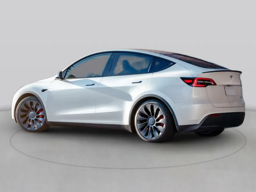 2024 Tesla Model Y Long Range photo 1