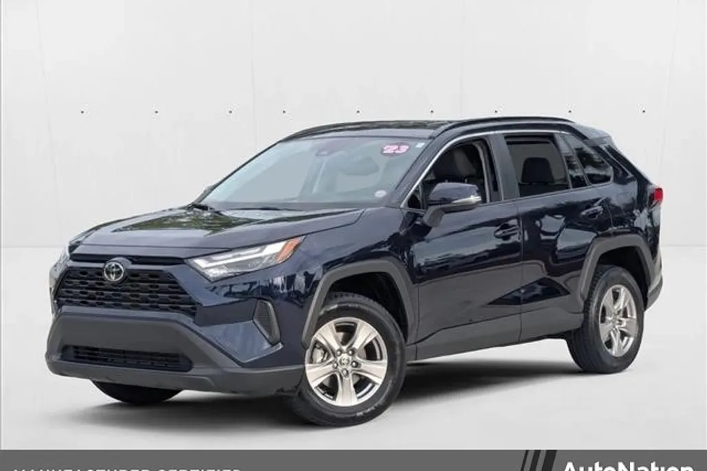 2023 Toyota RAV4 XLE photo 1