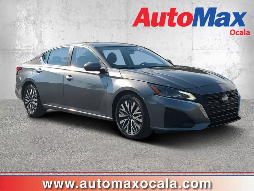 2023 Nissan Altima 2.5 SV photo 1