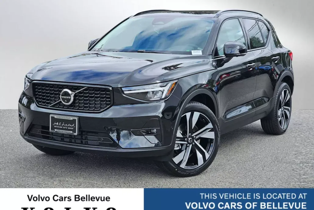 2025 Volvo XC40 Plus photo 1