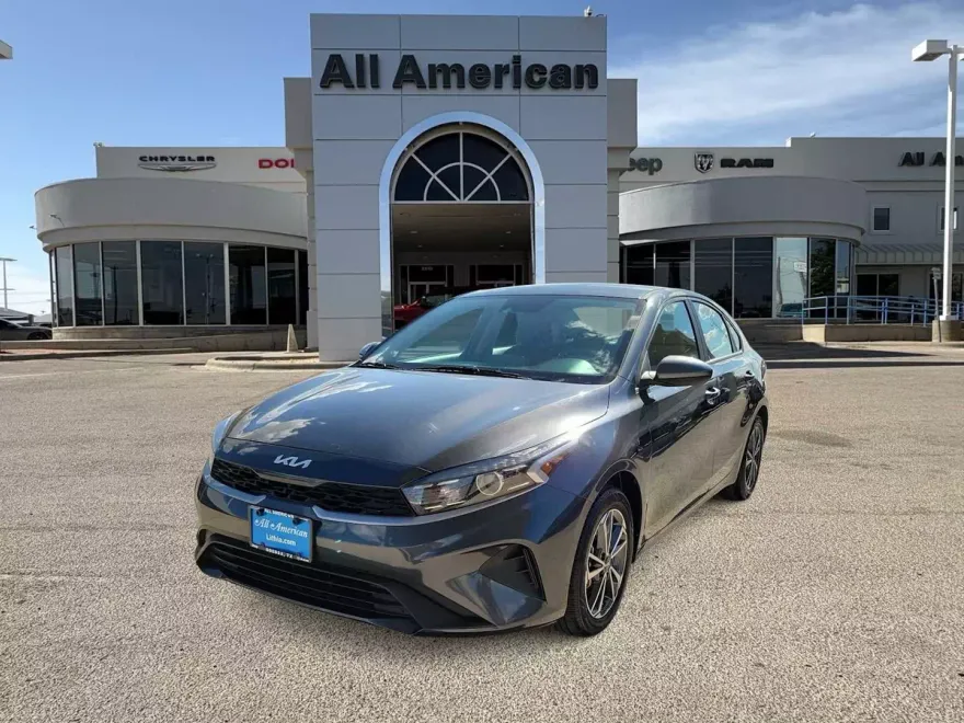 2023 Kia Forte LXS photo 1