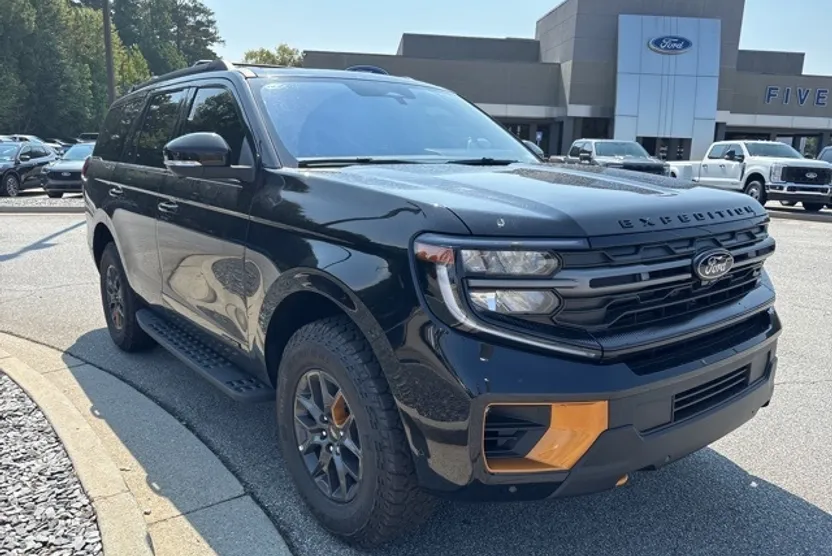 2025 Ford Expedition photo 1