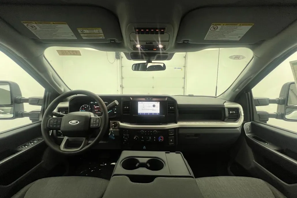 2025 Ford F-250 photo 1