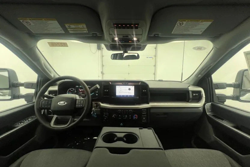 2025 Ford F-250 photo 1