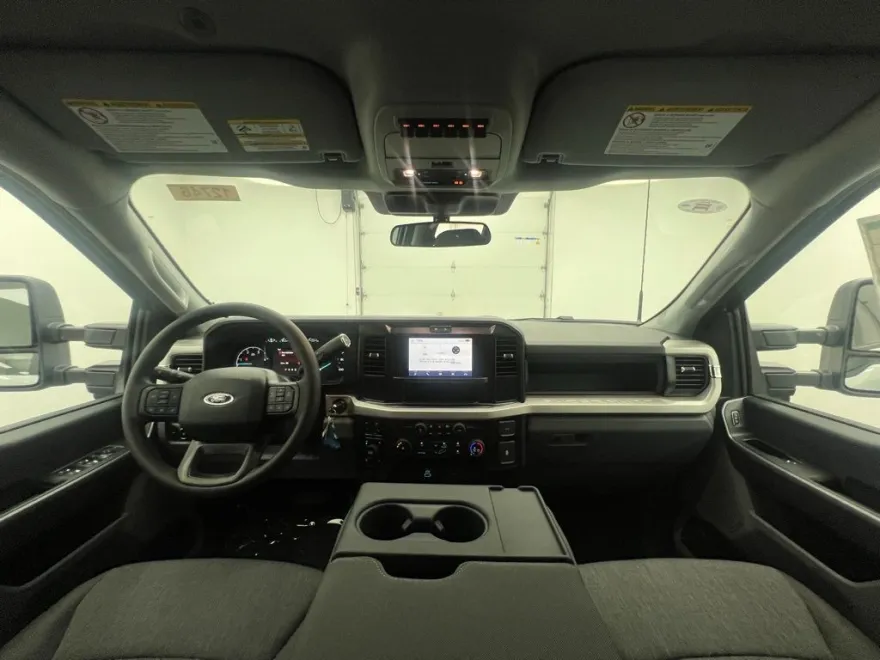 2025 Ford F-250 photo 1