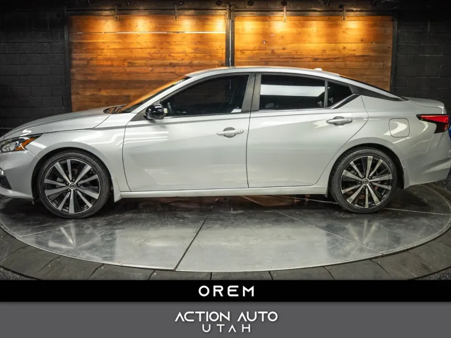2022 Nissan Altima 2.5 SR photo 1