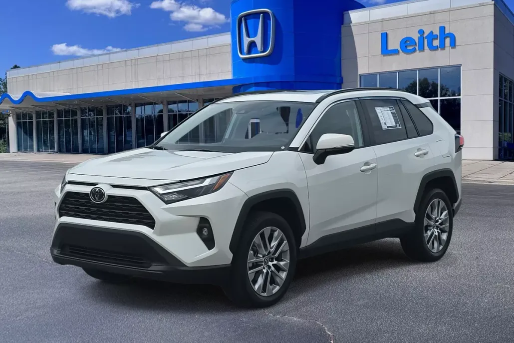 2022 Toyota RAV4 XLE Premium photo 1