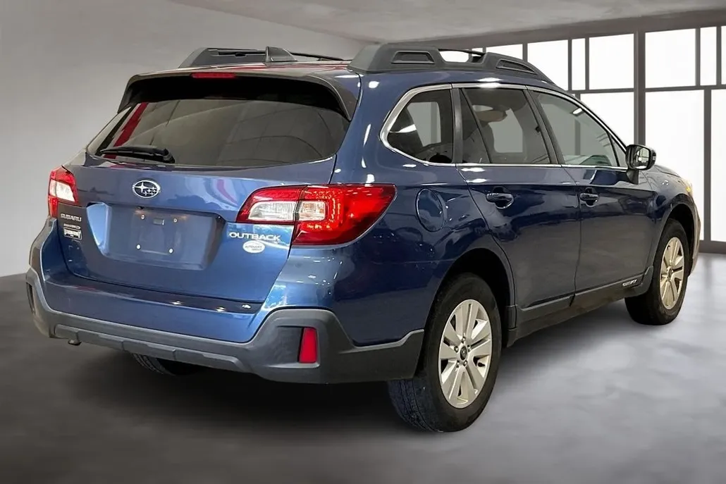 2019 Subaru Outback 2.5i Premium photo 1