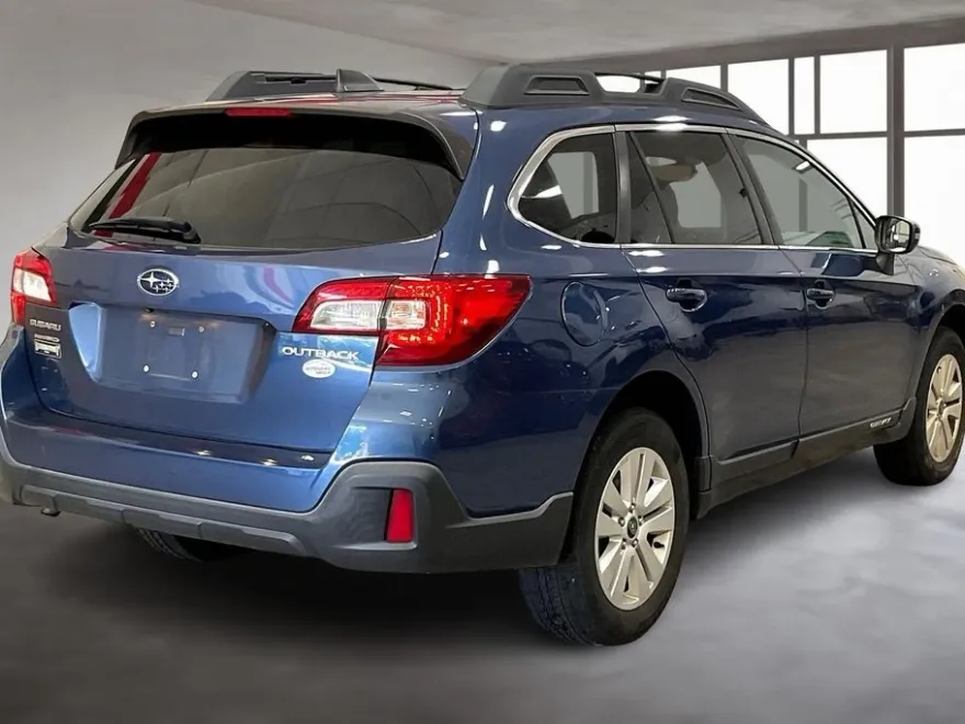 2019 Subaru Outback 2.5i Premium photo 1
