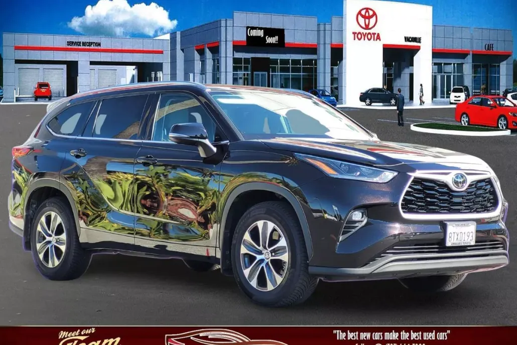 2021 Toyota Highlander XLE photo 1