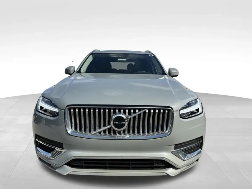 2024 Volvo XC90 B5 Core AWD photo 1