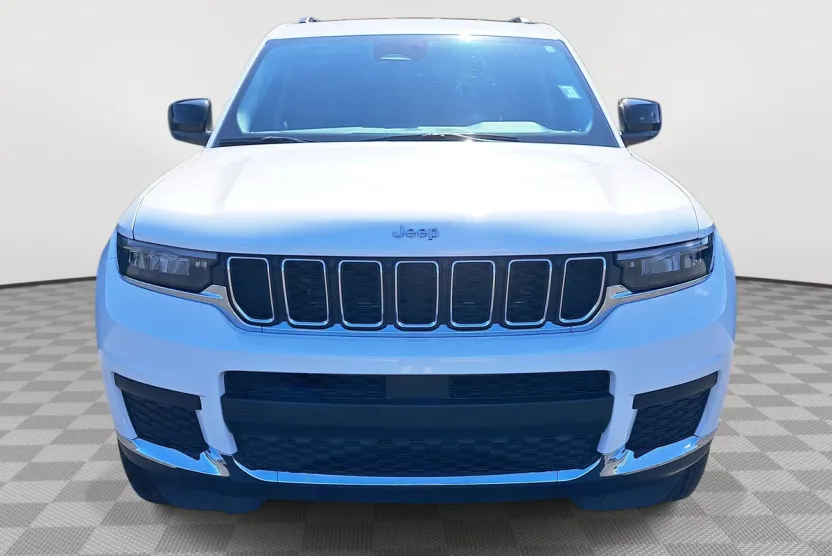 2023 Jeep Grand Cherokee Laredo photo 1