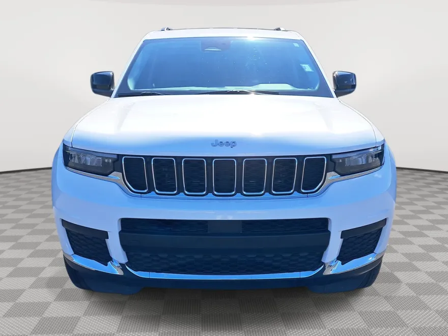 2023 Jeep Grand Cherokee Laredo photo 1