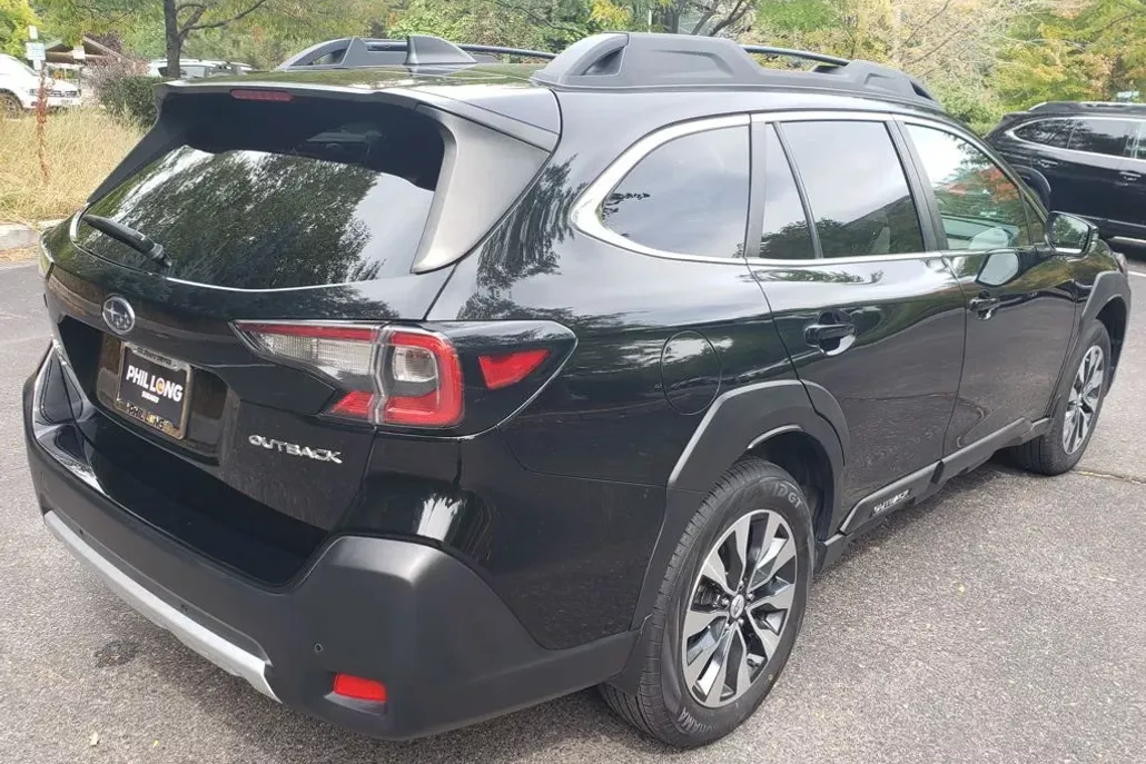 2023 Subaru Outback Limited photo 1