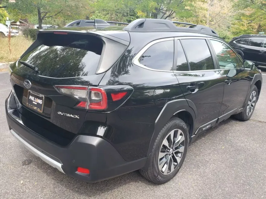 2023 Subaru Outback Limited photo 1