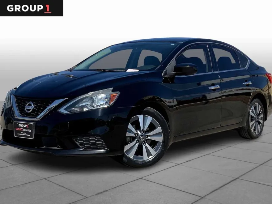 2019 Nissan Sentra SV photo 1
