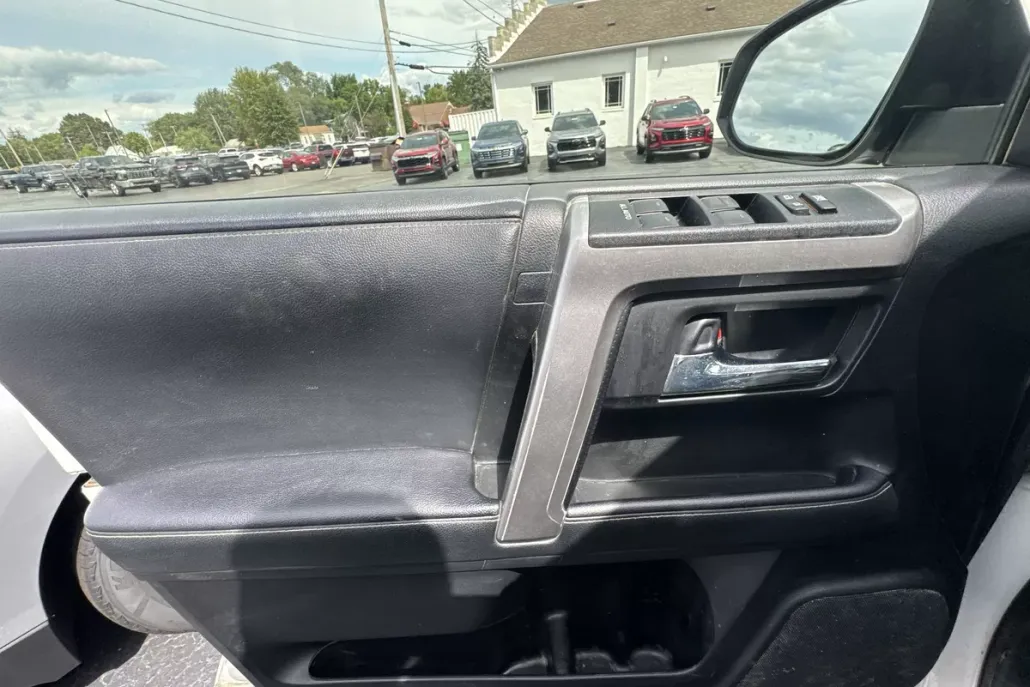 2021 Toyota 4Runner SR5 4WD photo 1