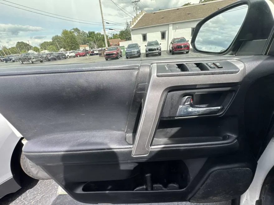 2021 Toyota 4Runner SR5 4WD photo 1