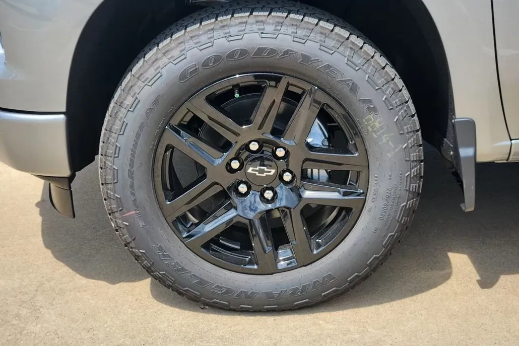 2026 Chevrolet Silverado Custom photo 1