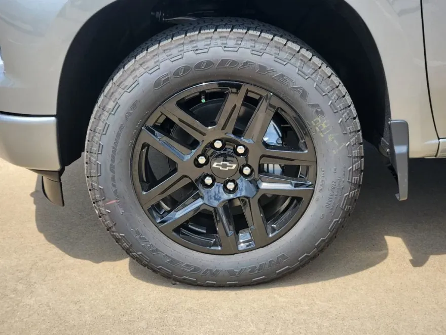 2026 Chevrolet Silverado Custom photo 1