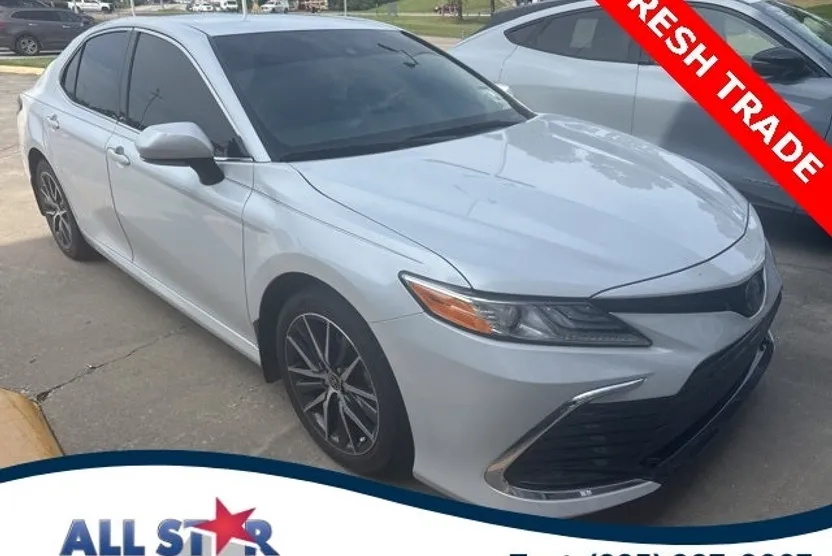 2023 Toyota Camry XLE Hybrid photo 1