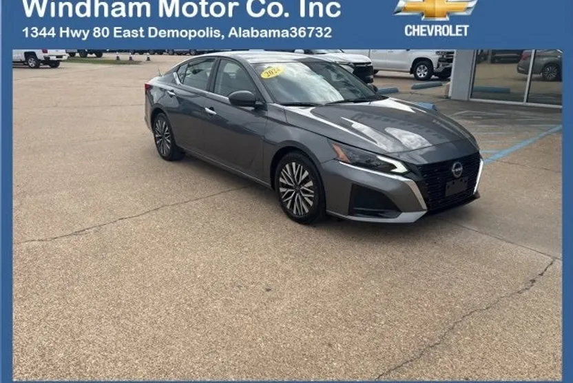2024 Nissan Altima 2.5 SV photo 1