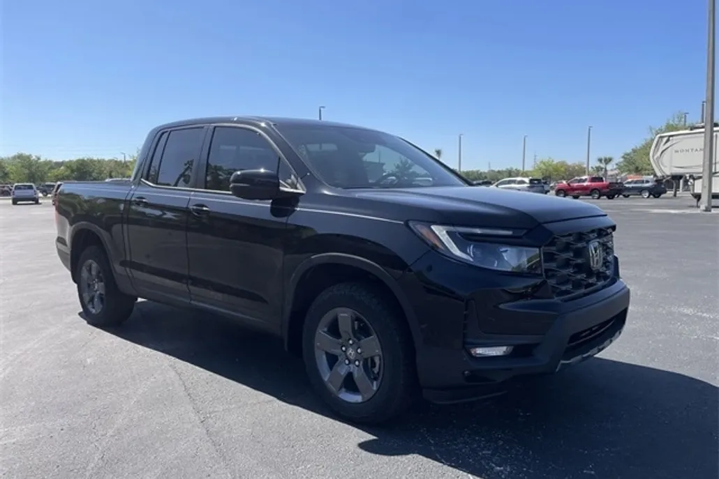 2025 Honda Ridgeline TrailSport photo 1