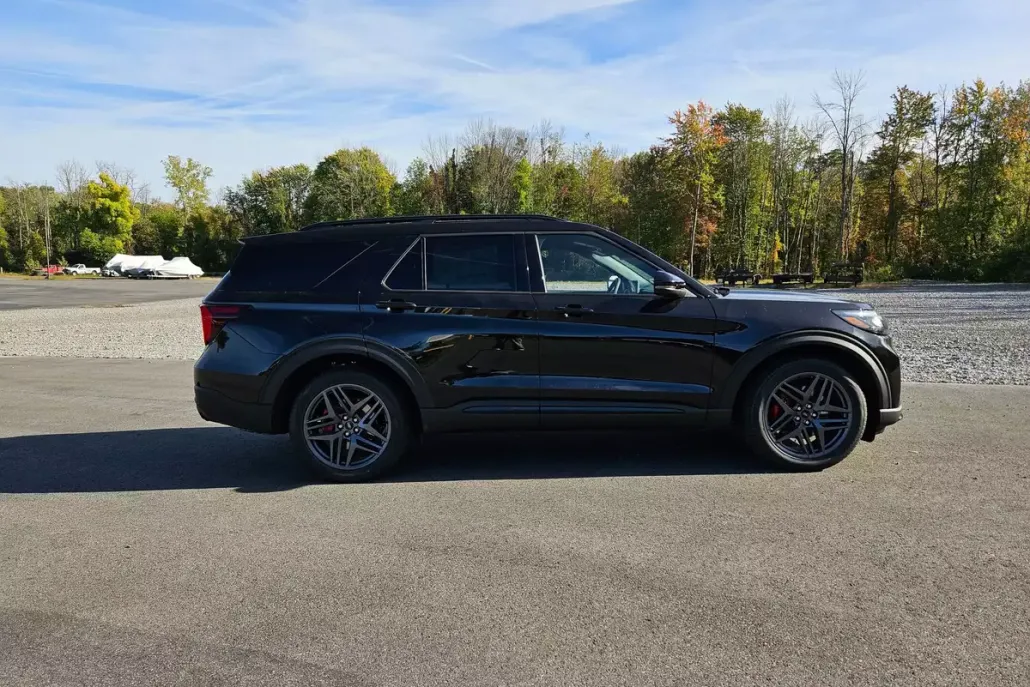 2025 Ford Explorer ST photo 1
