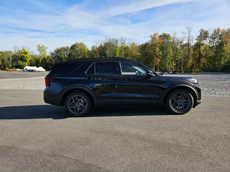 2025 Ford Explorer ST photo 1