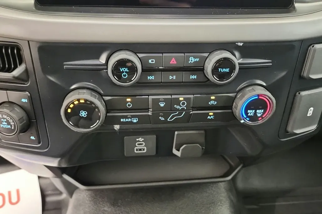 2025 Ford F-150 XL photo 3