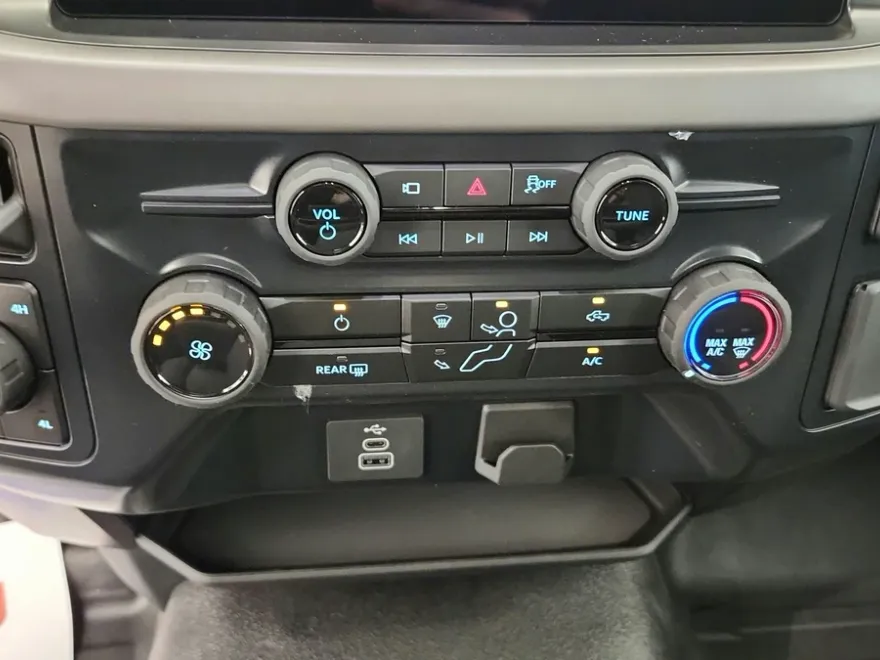2025 Ford F-150 XL photo 3