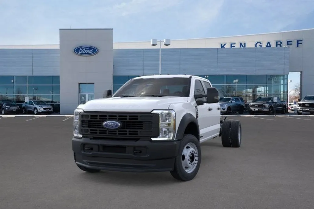 2025 Ford F-550 XL photo 1