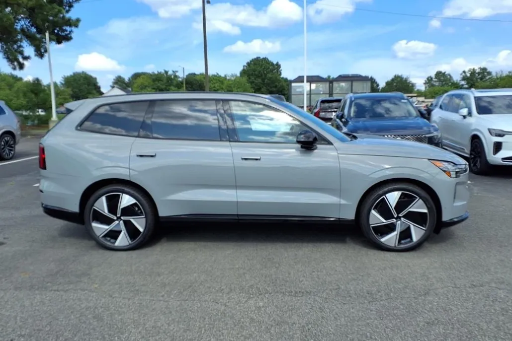 2025 Volvo EX90 Twin Motor Performance Ultra photo 1