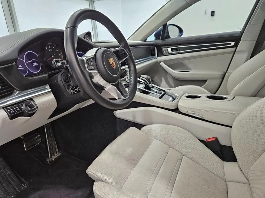 2020 Porsche Panamera GTS photo 4