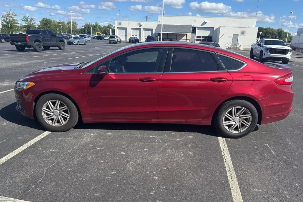 2016 Ford Fusion SE photo 1