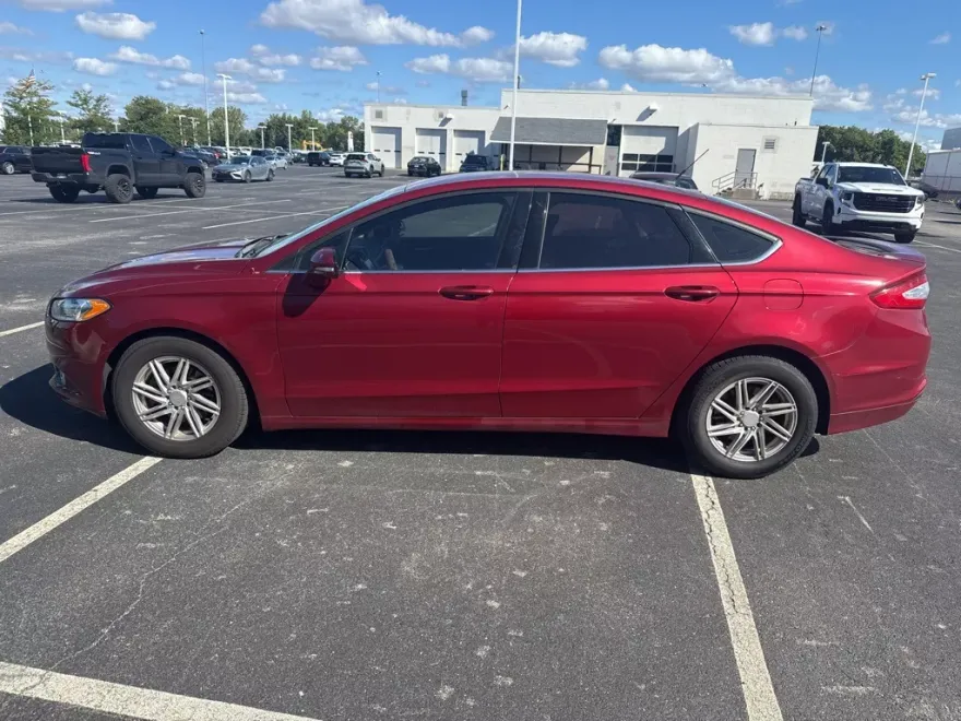 2016 Ford Fusion SE photo 1