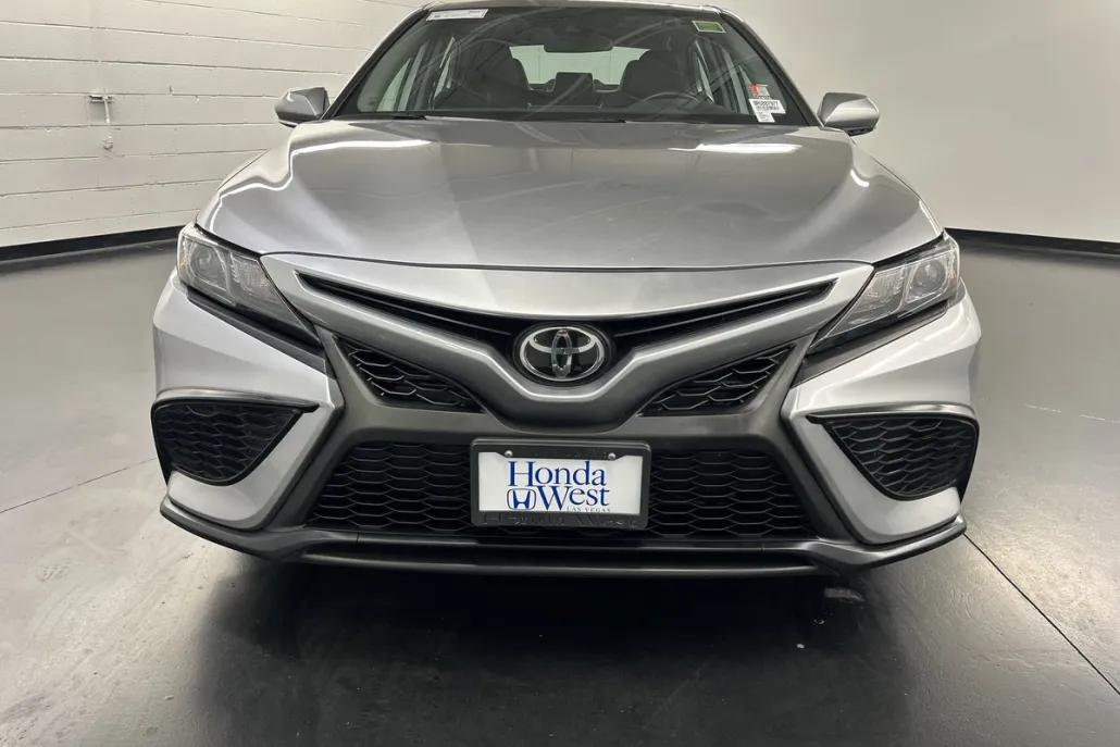 2024 Toyota Camry SE photo 1