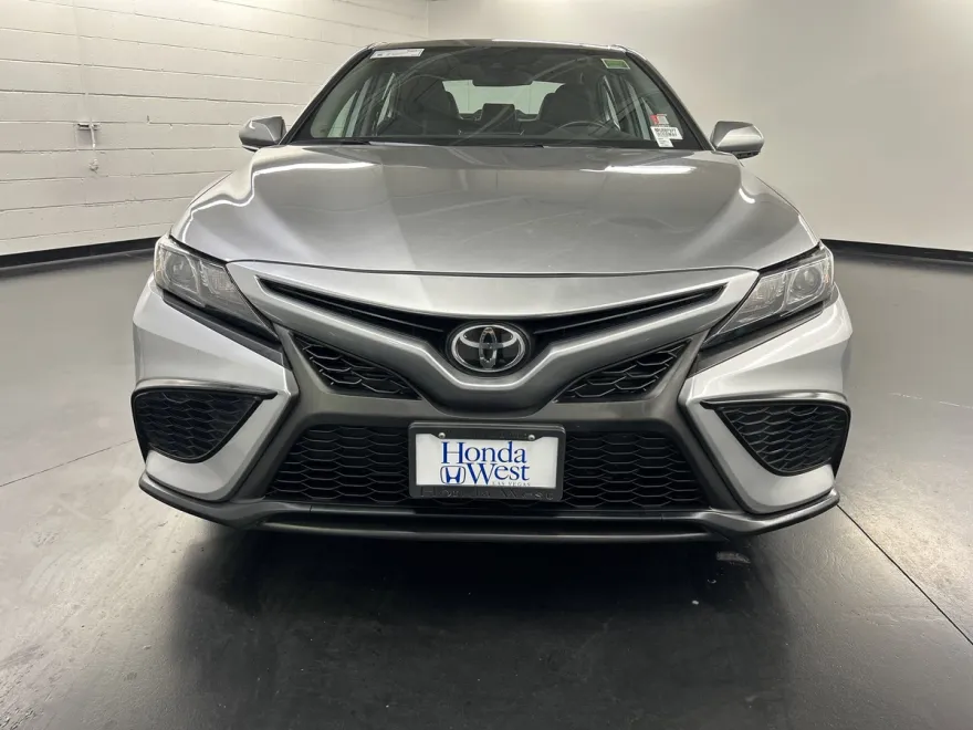 2024 Toyota Camry SE photo 1