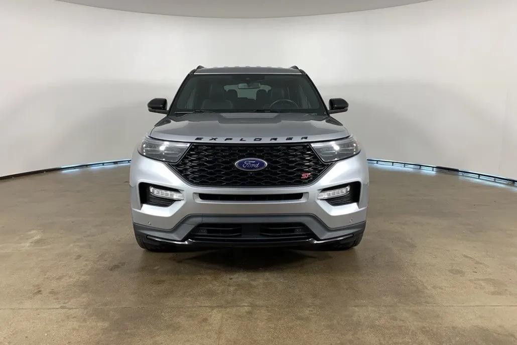 2022 Ford Explorer ST photo 1