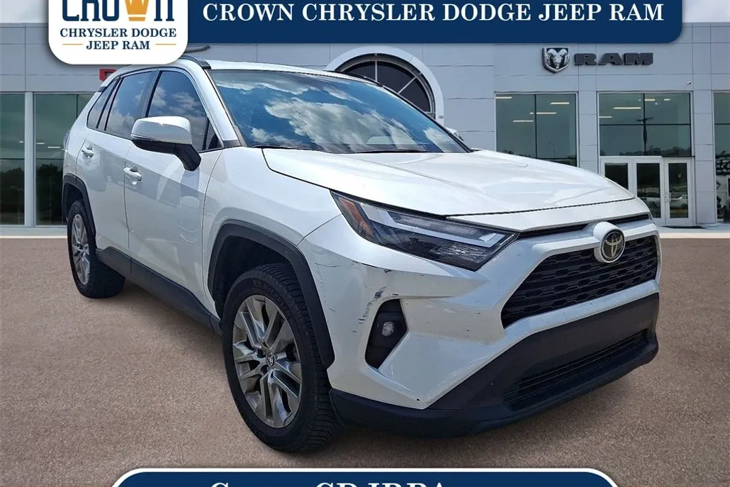 2023 Toyota RAV4 XLE Premium photo 1