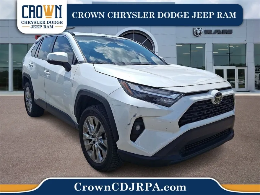 2023 Toyota RAV4 XLE Premium photo 1