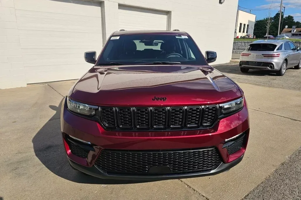 2025 Jeep Grand Cherokee Limited photo 1