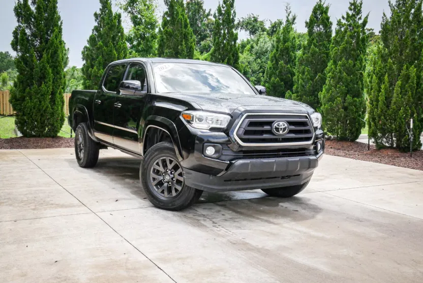 2023 Toyota Tacoma SR5 4x4 photo 1