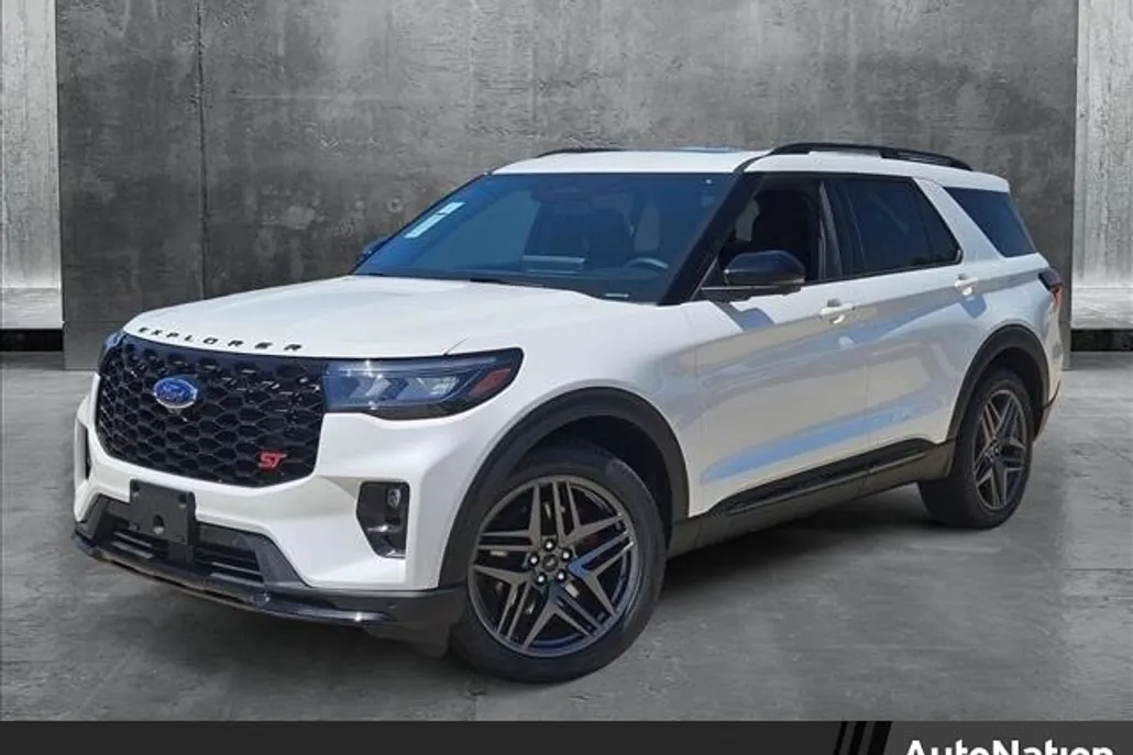 2025 Ford Explorer ST photo 1