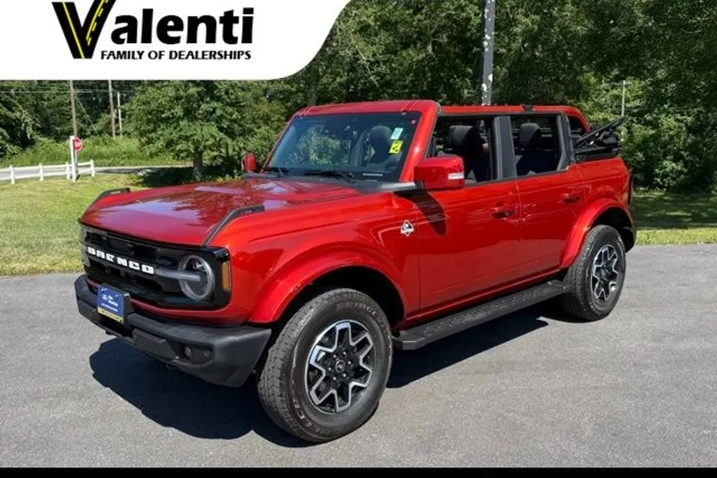 2022 Ford Bronco Outer Banks photo 1