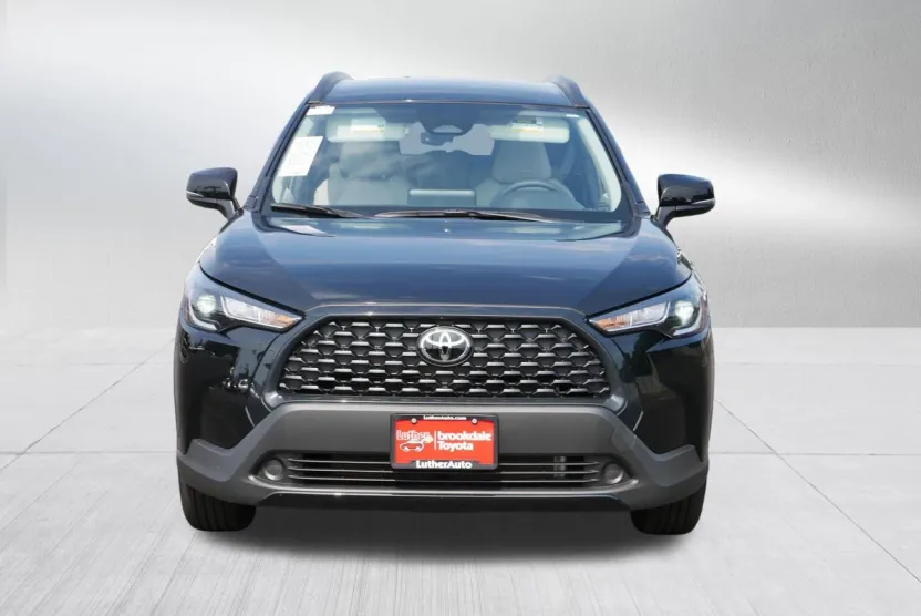 2025 Toyota Corolla Cross LE photo 1